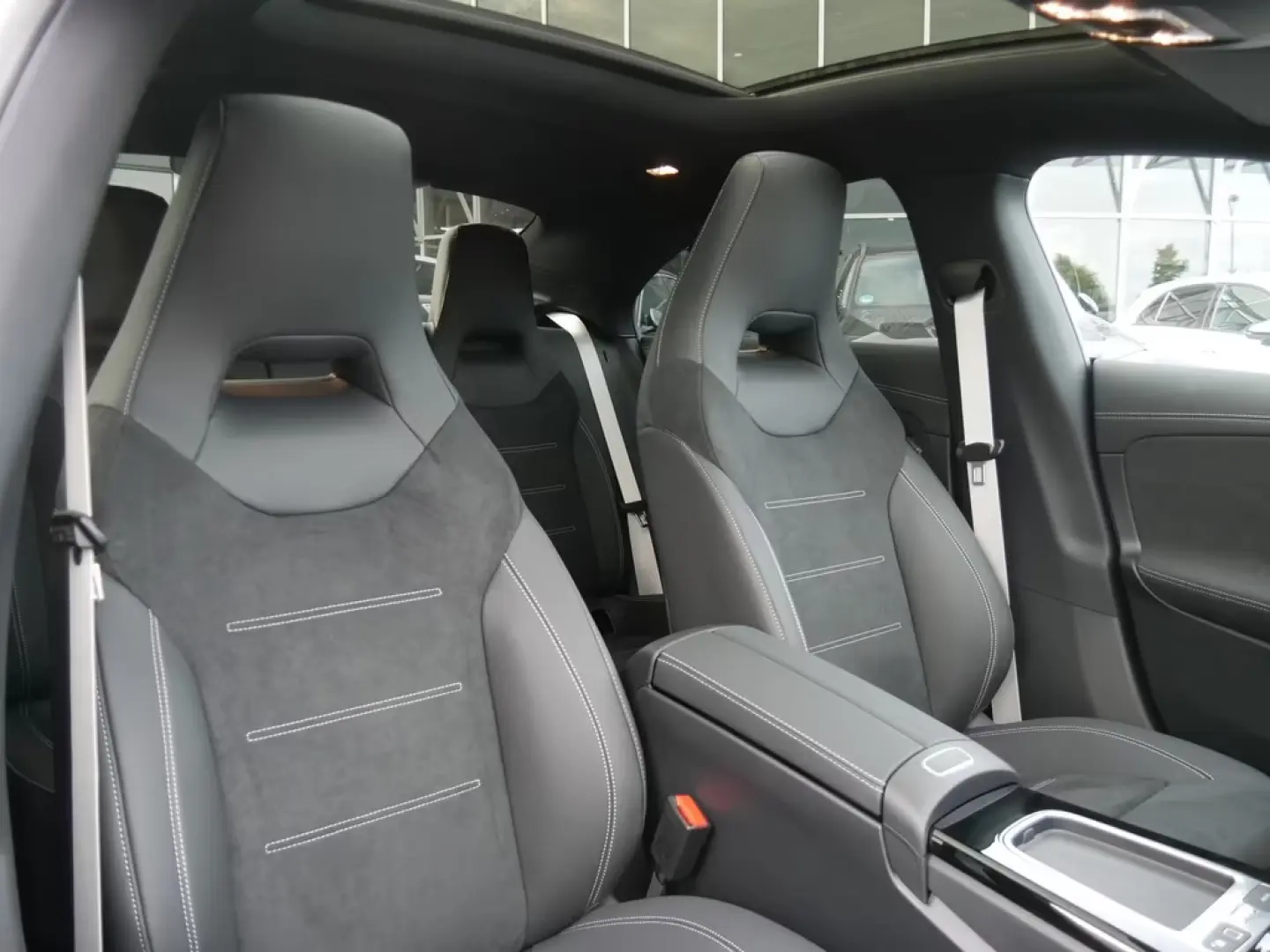 Mercedes-Benz CLA 200 Coupé  AMG NIGHT NAVI MBeam PANO 360