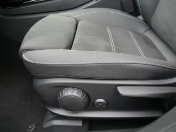 Mercedes-Benz CLA 200 Coupé  AMG NIGHT NAVI MBeam PANO 360