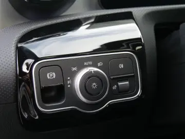 Mercedes-Benz CLA 200 Coupé  AMG NIGHT NAVI MBeam PANO 360