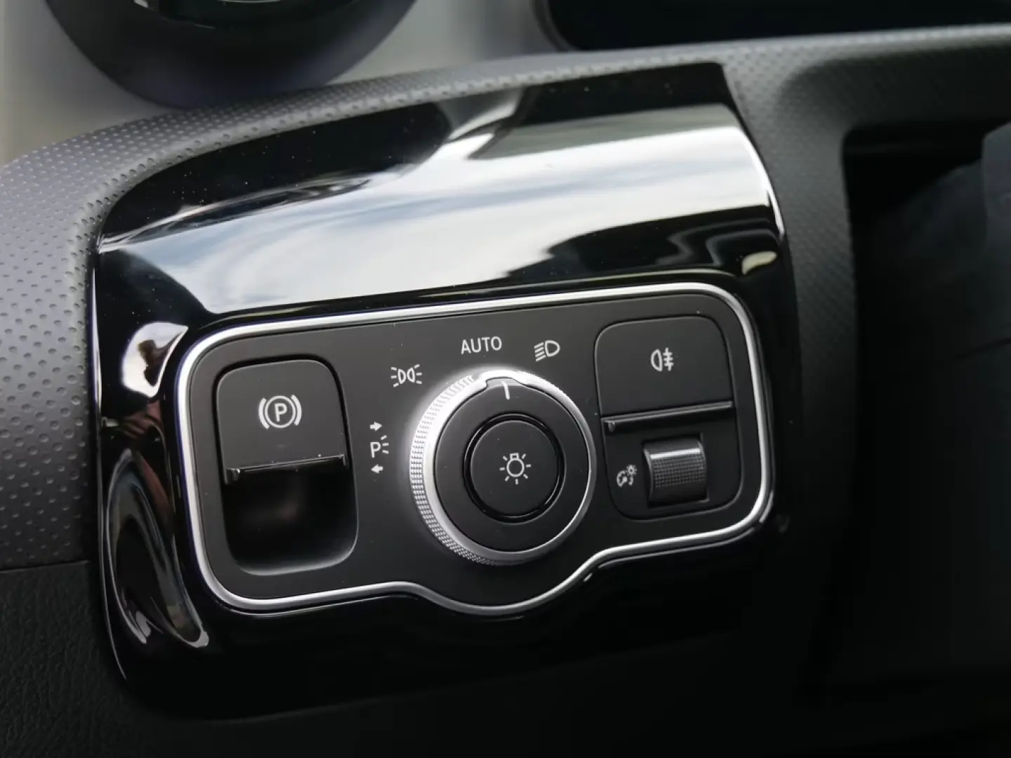 Mercedes-Benz CLA 200 Coupé  AMG NIGHT NAVI MBeam PANO 360