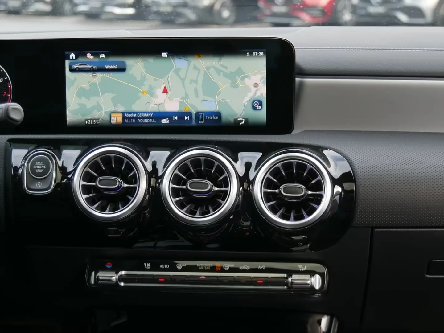 Mercedes-Benz CLA 200 Coupé  AMG NIGHT NAVI MBeam PANO 360