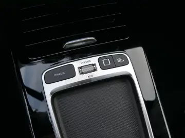 Mercedes-Benz CLA 200 Coupé  AMG NIGHT NAVI MBeam PANO 360