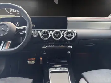 Mercedes-Benz CLA 200 AMG Pano Head.Up Burmester 360