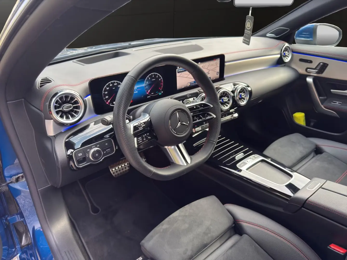 Mercedes-Benz CLA 200 AMG Pano Head.Up Burmester 360