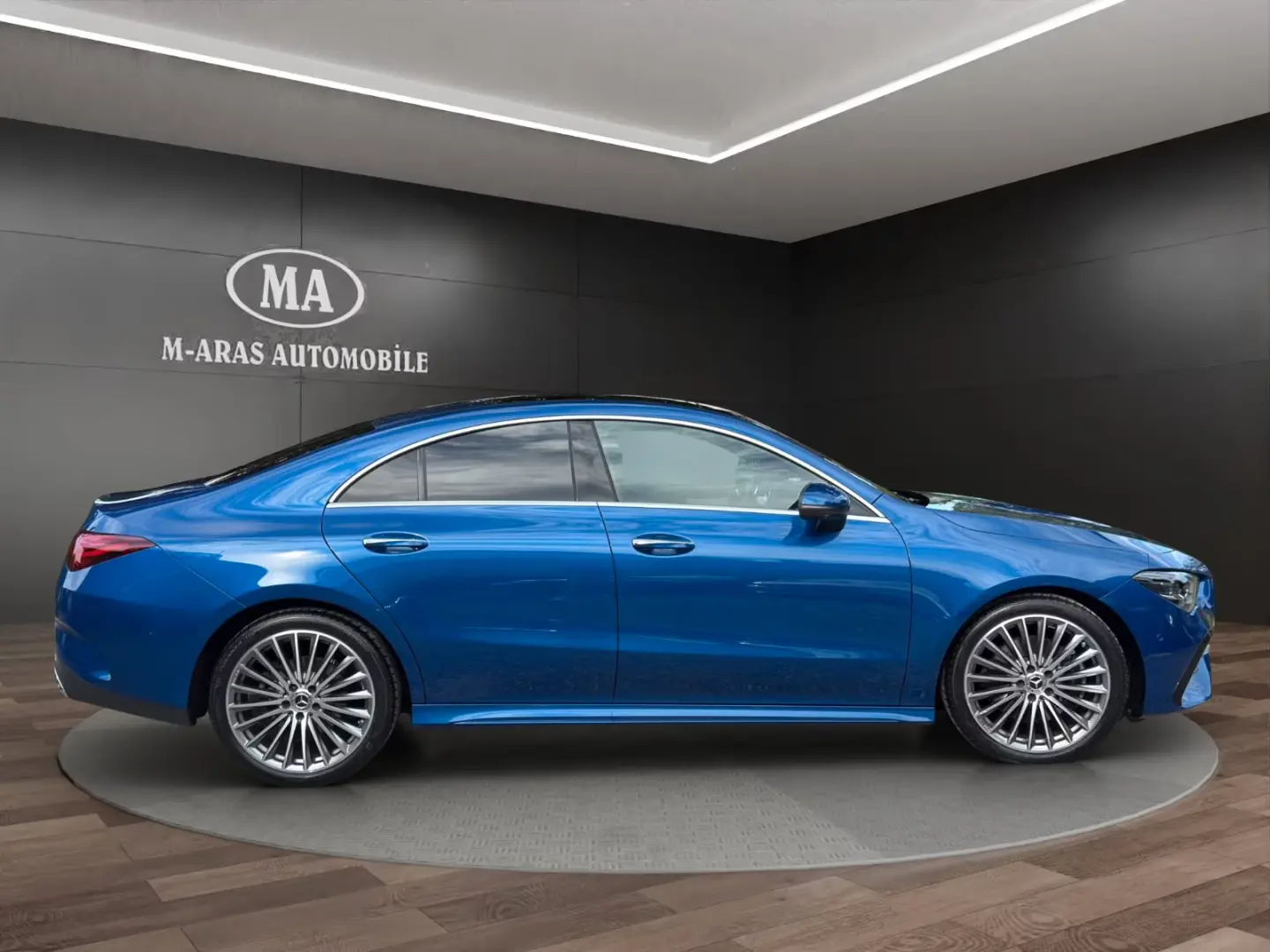 Mercedes-Benz CLA 200 AMG Pano Head.Up Burmester 360