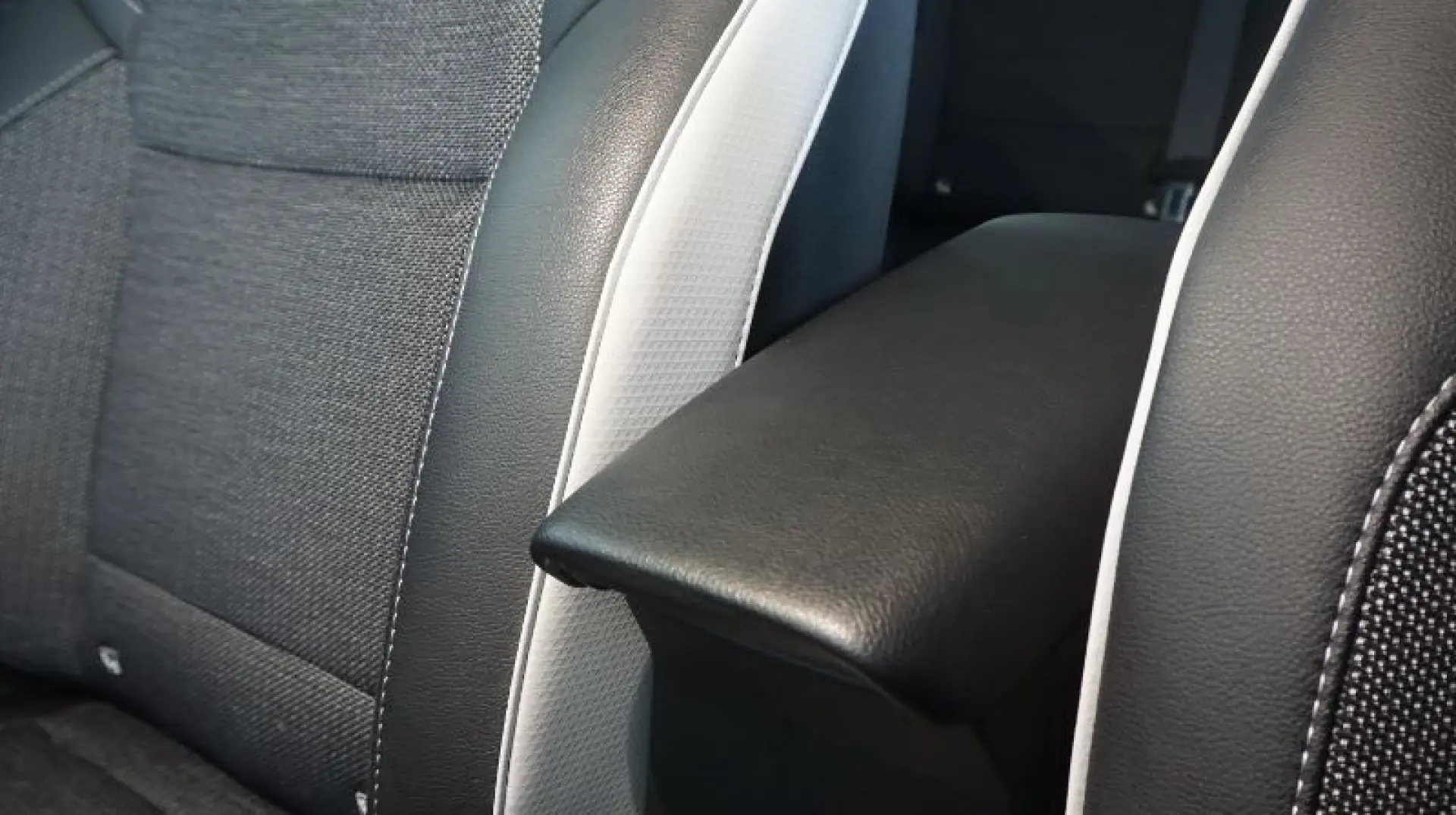 RENAULT CAPTUR 1.6 E-Tech 160CP Intens Plug-In