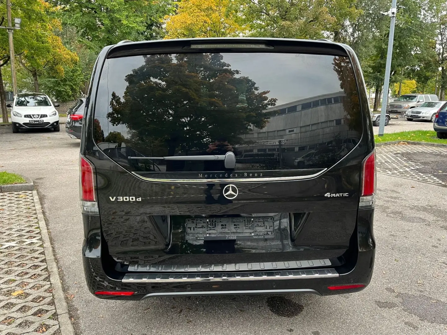 V 300 d 4M lang AMG-Night-AIRMATIC-Burmester-AHK