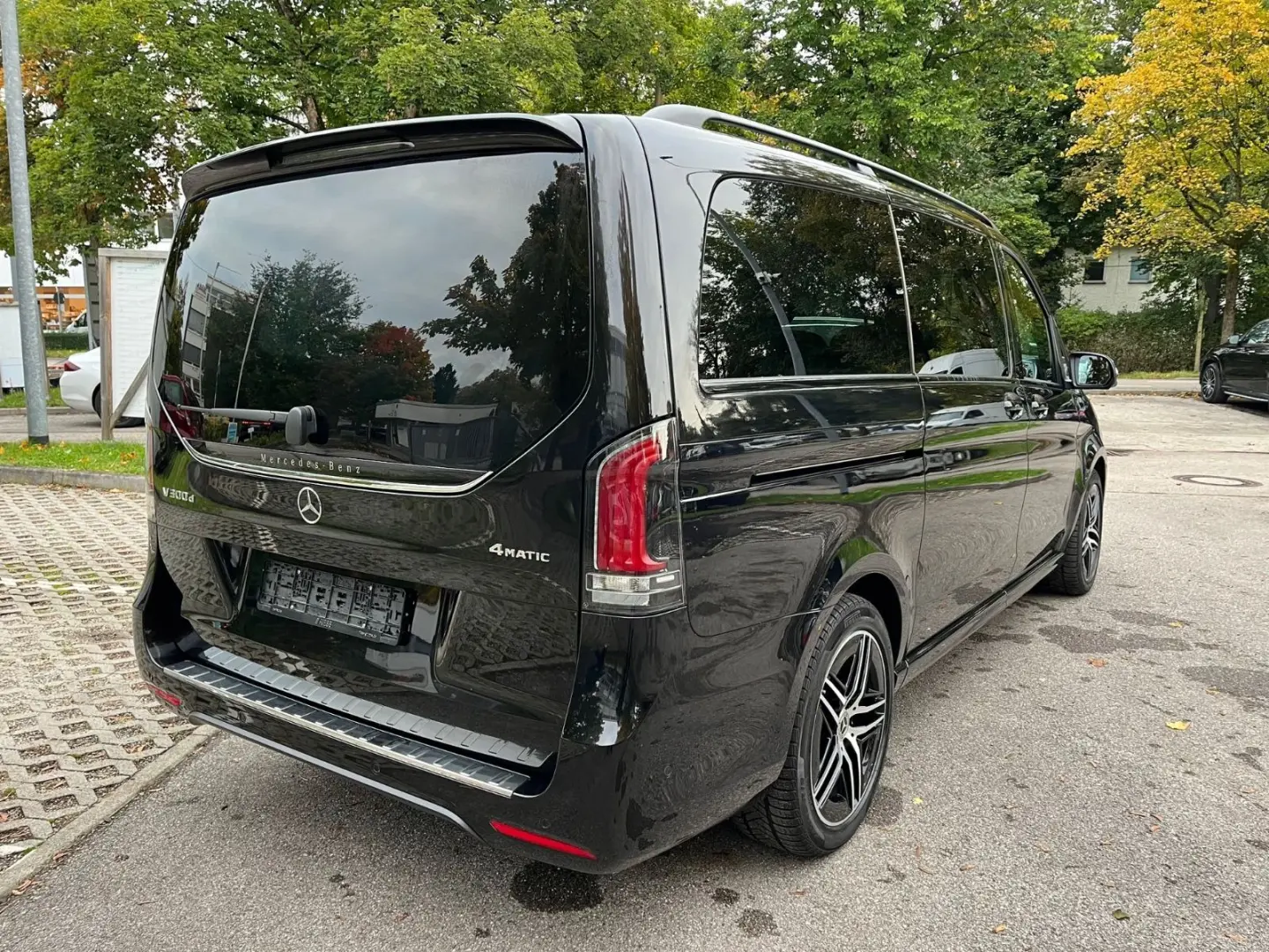 V 300 d 4M lang AMG-Night-AIRMATIC-Burmester-AHK