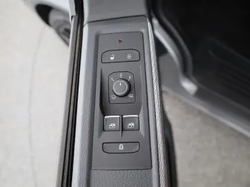 T6.1 Multivan TDI DSG 4M Generation Six  AHK  Na