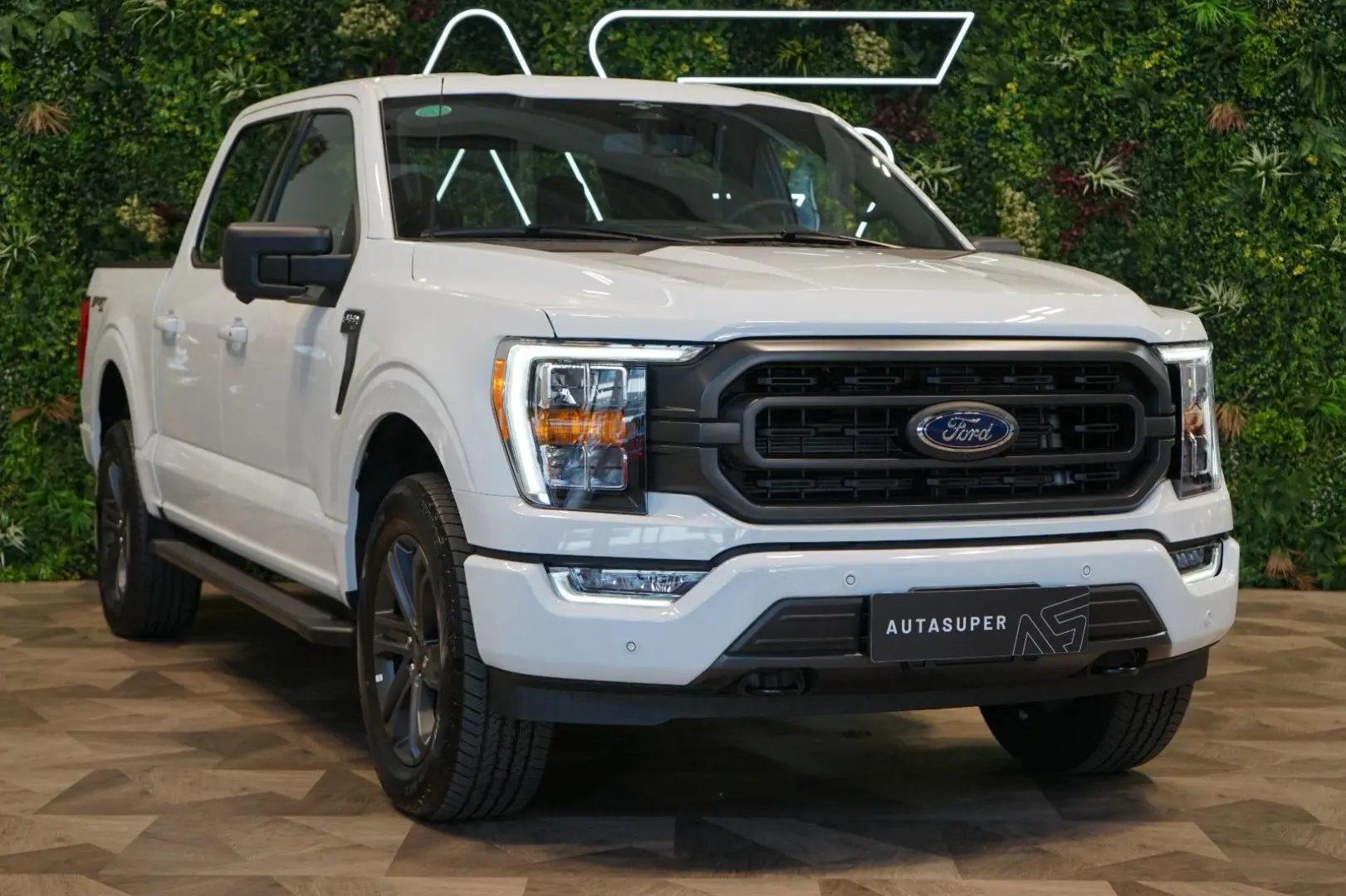 XLT 5.0 V8 75-YEARS 360 TOW 69.091€ NETTO