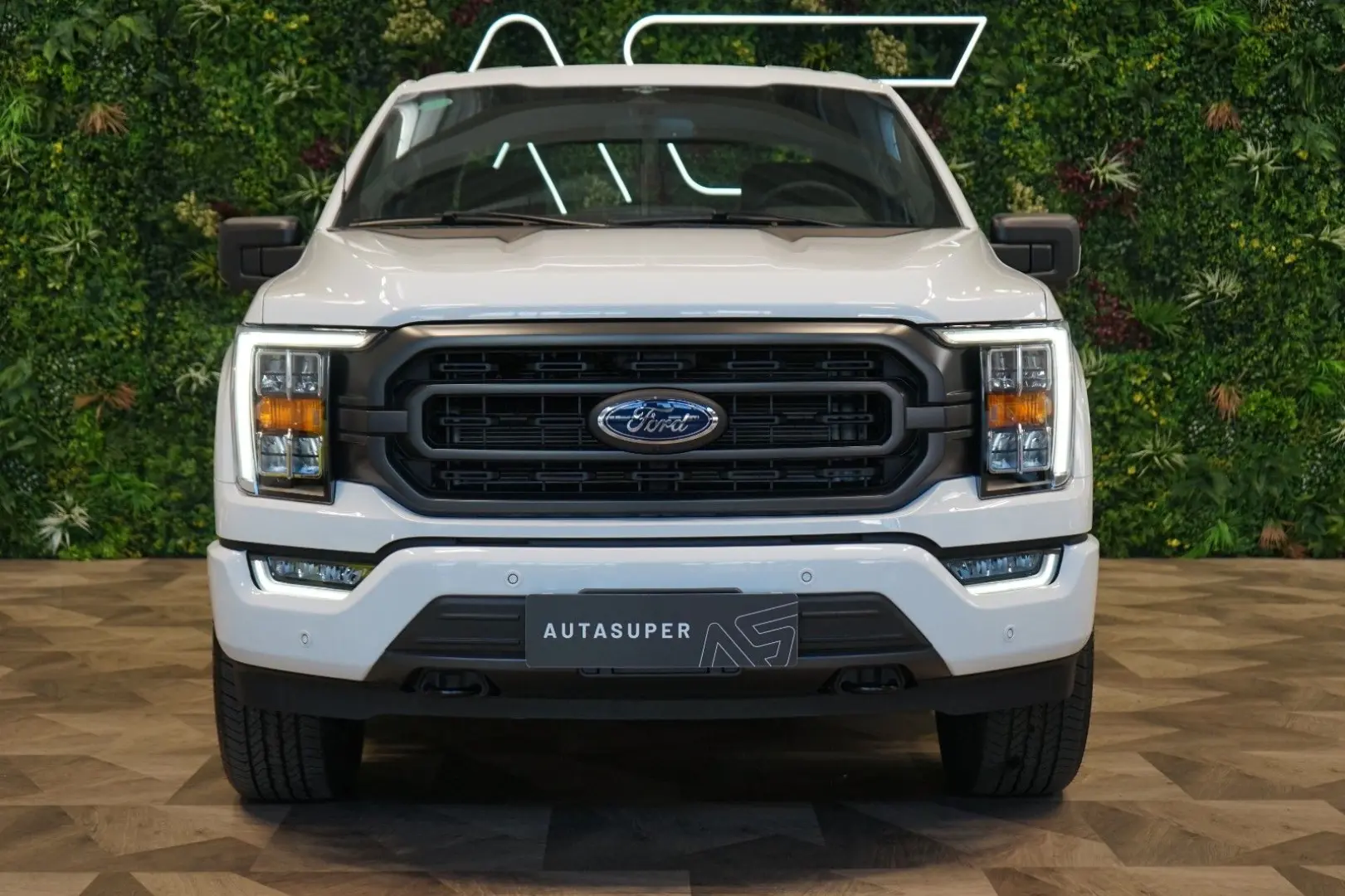 XLT 5.0 V8 75-YEARS 360 TOW 69.091€ NETTO