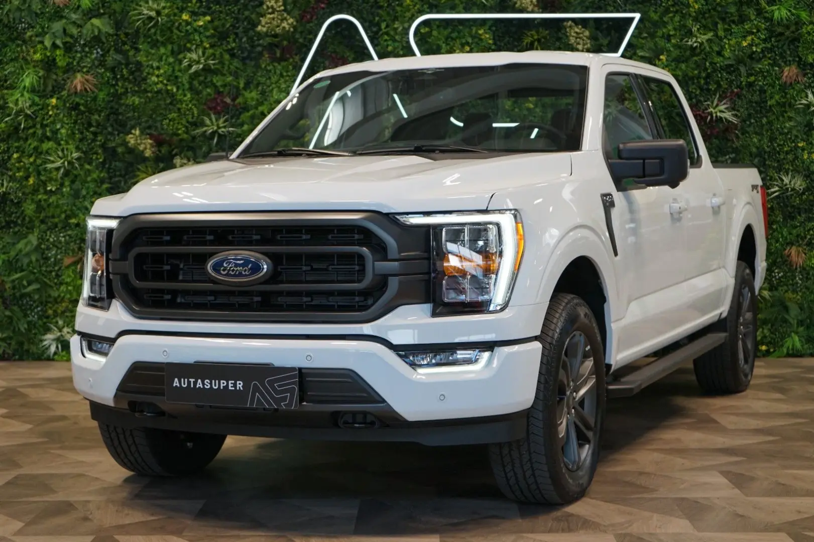 XLT 5.0 V8 75-YEARS 360 TOW 69.091€ NETTO