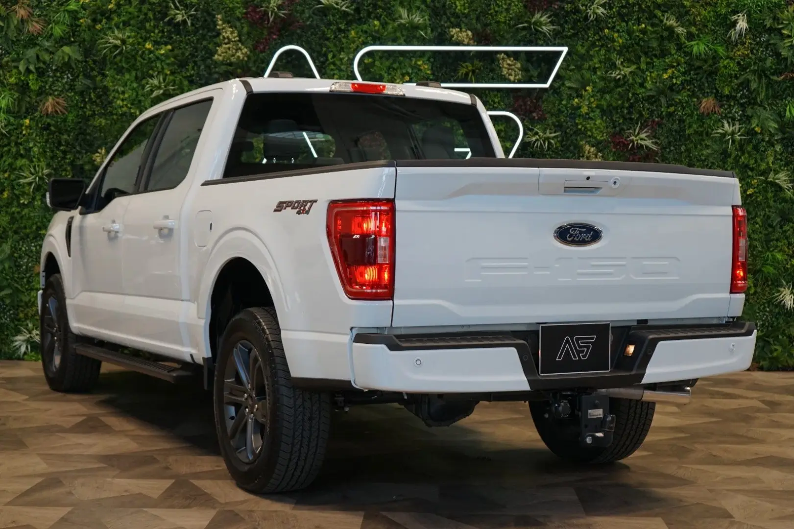 XLT 5.0 V8 75-YEARS 360 TOW 69.091€ NETTO