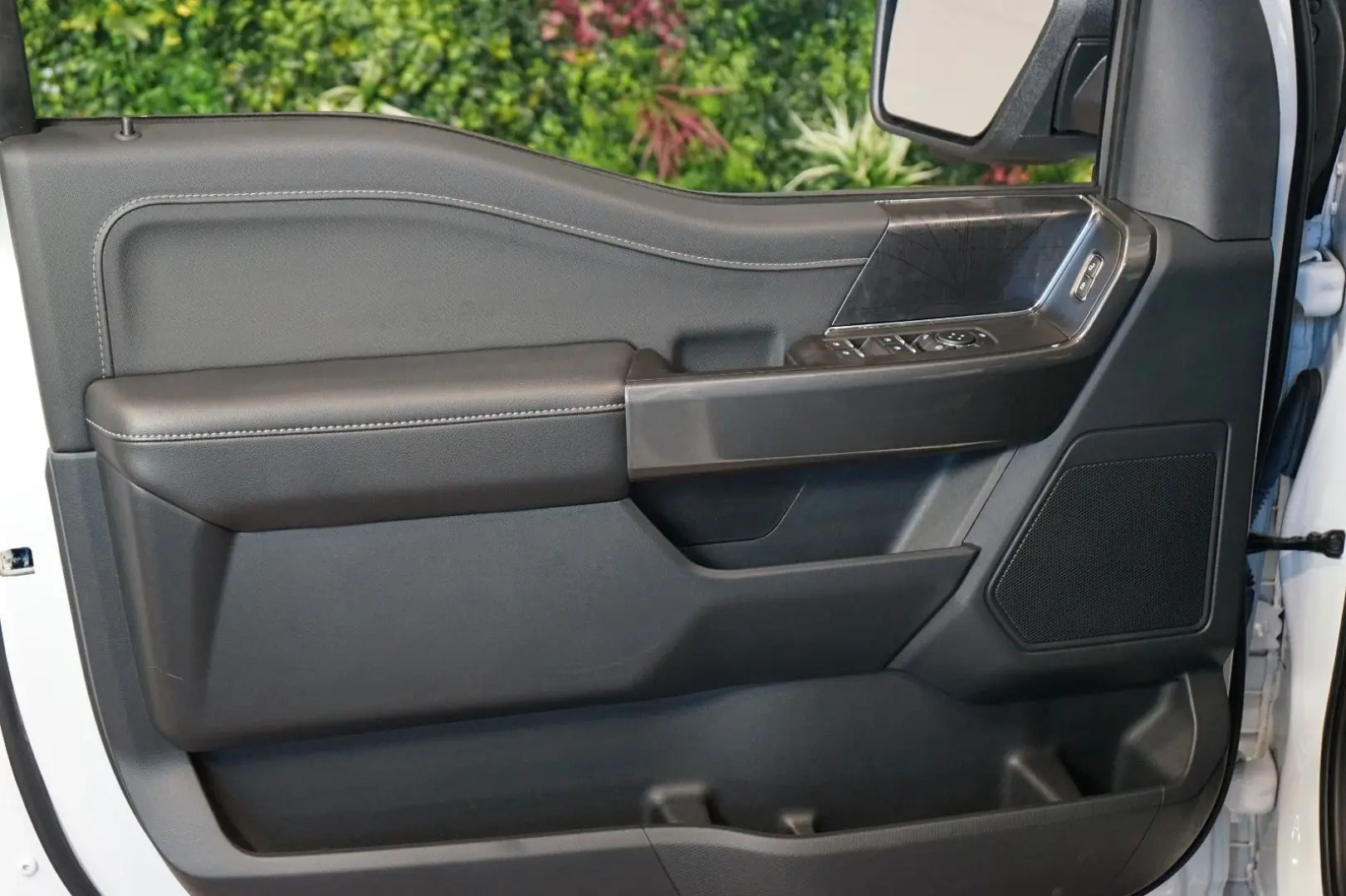 XLT 5.0 V8 75-YEARS 360 TOW 69.091€ NETTO