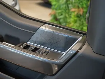 XLT 5.0 V8 75-YEARS 360 TOW 69.091€ NETTO