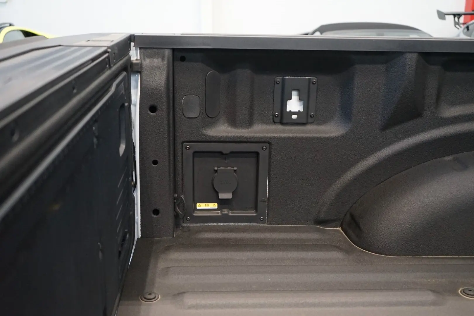 XLT 5.0 V8 75-YEARS 360 TOW 69.091€ NETTO