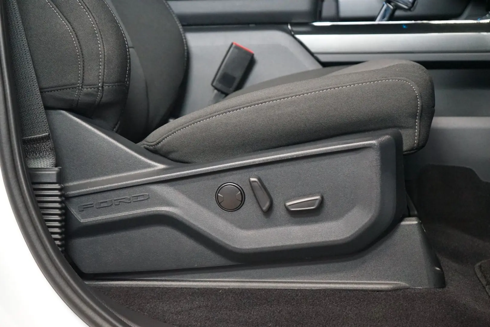 XLT 5.0 V8 75-YEARS 360 TOW 69.091€ NETTO