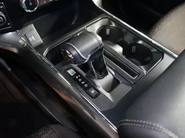 XLT 5.0 V8 75-YEARS 360 TOW 69.091€ NETTO