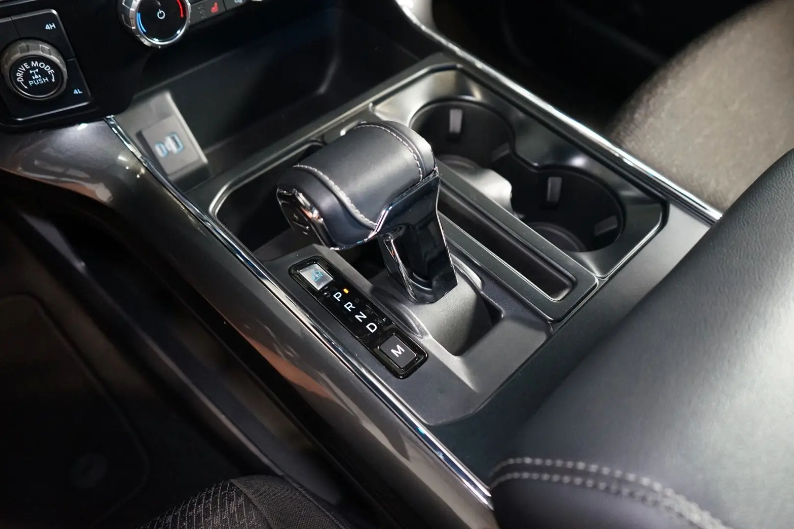 XLT 5.0 V8 75-YEARS 360 TOW 69.091€ NETTO