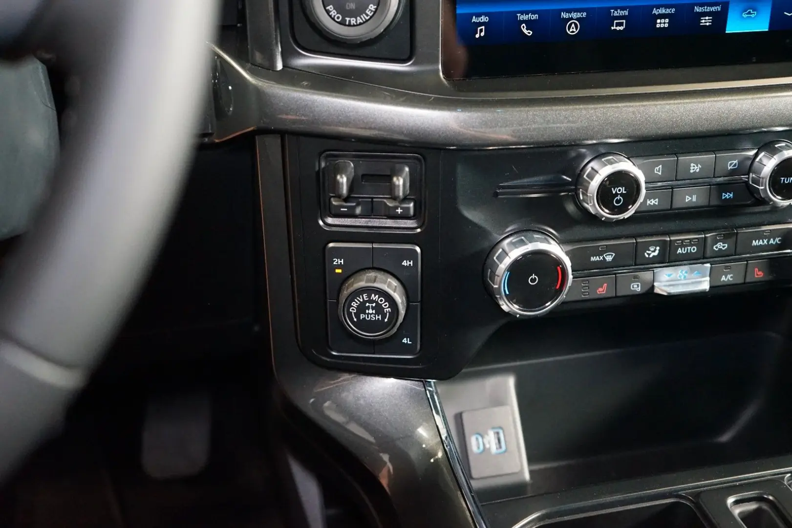 XLT 5.0 V8 75-YEARS 360 TOW 69.091€ NETTO