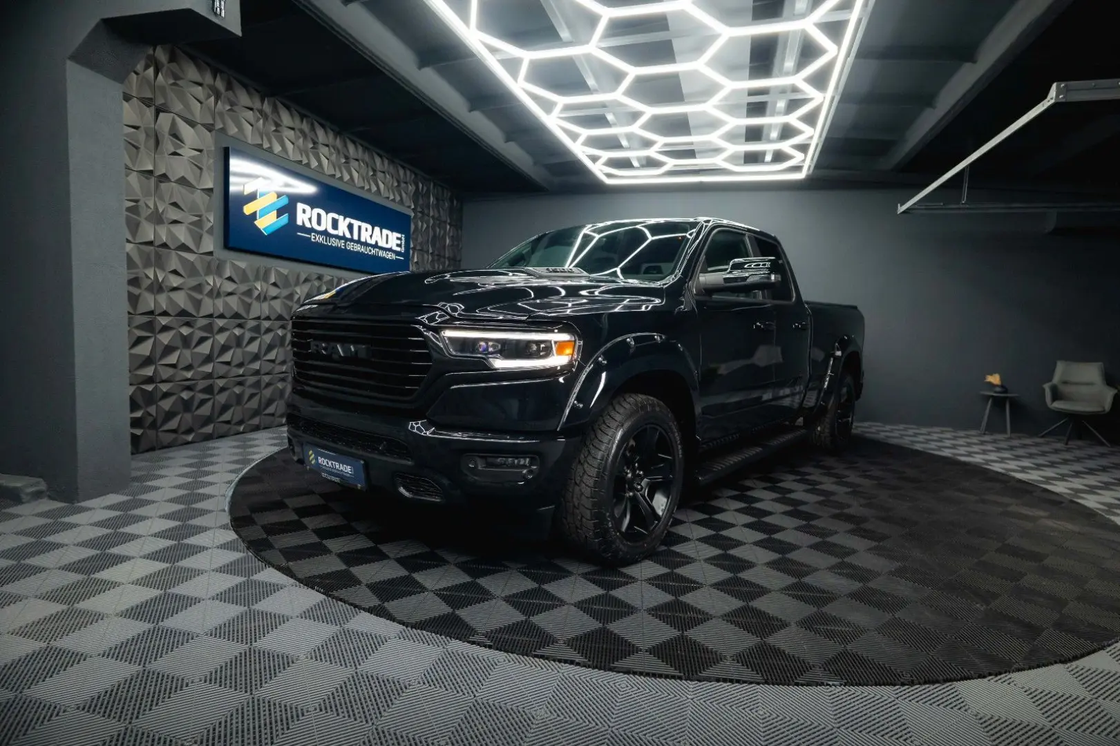 RAM 5.7 V8 HEMI 4x4 BLACK EDITION Longbed 19%