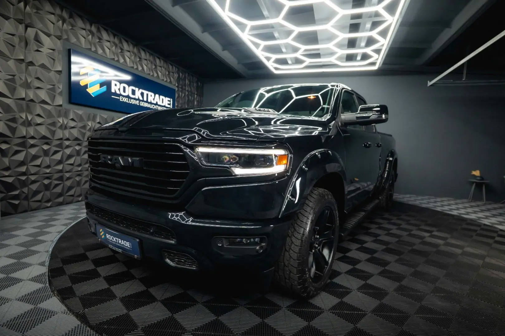 RAM 5.7 V8 HEMI 4x4 BLACK EDITION Longbed 19%