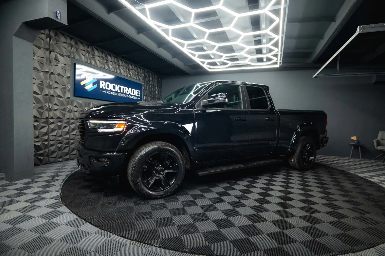 RAM 5.7 V8 HEMI 4x4 BLACK EDITION Longbed 19%