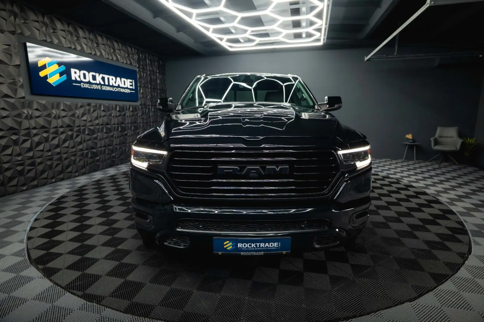 RAM 5.7 V8 HEMI 4x4 BLACK EDITION Longbed 19%