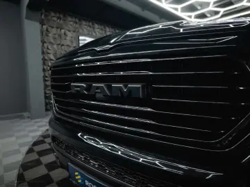 RAM 5.7 V8 HEMI 4x4 BLACK EDITION Longbed 19%