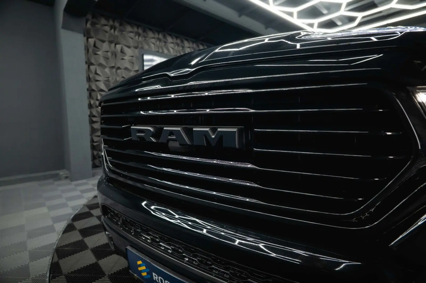 RAM 5.7 V8 HEMI 4x4 BLACK EDITION Longbed 19%