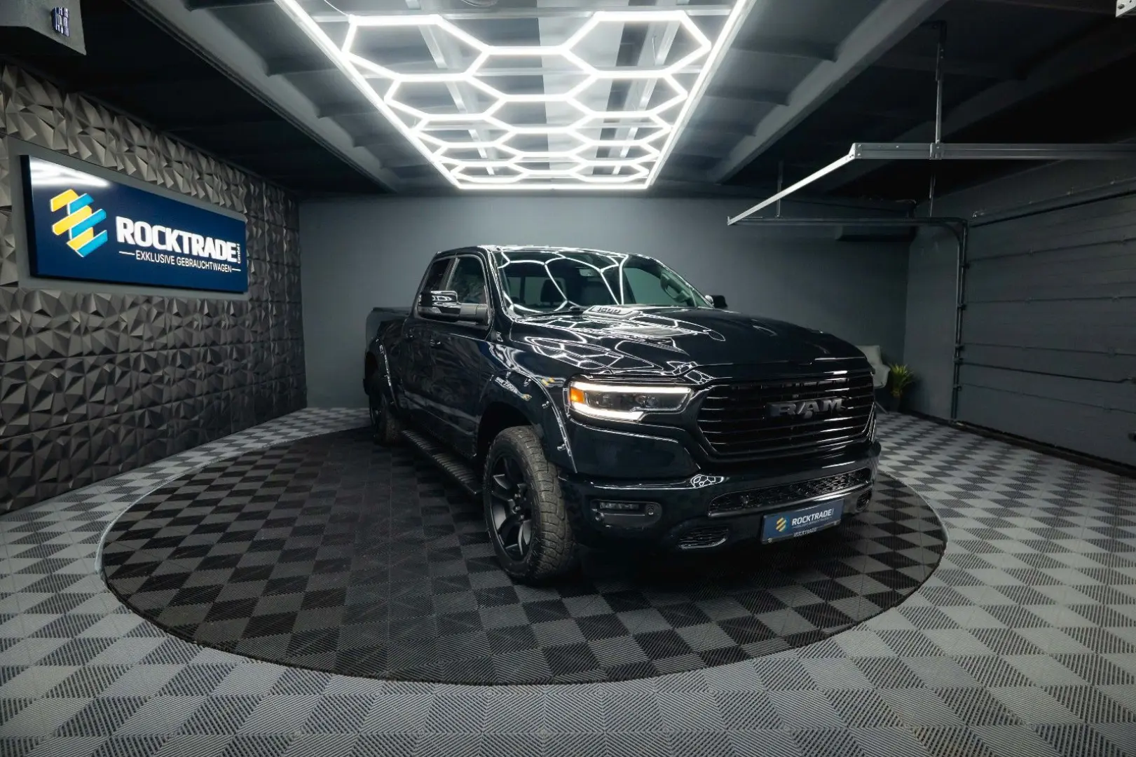 RAM 5.7 V8 HEMI 4x4 BLACK EDITION Longbed 19%