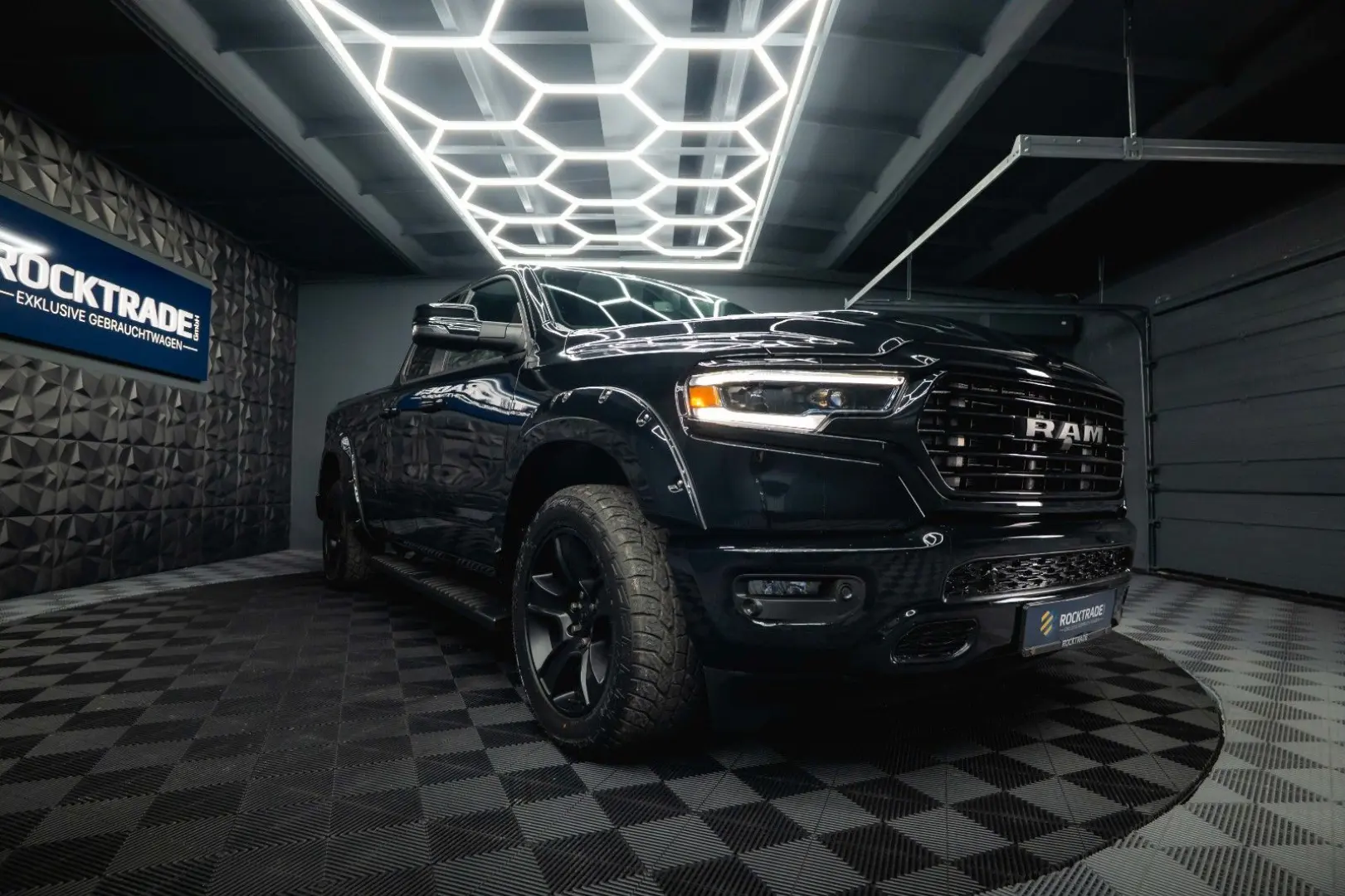 RAM 5.7 V8 HEMI 4x4 BLACK EDITION Longbed 19%