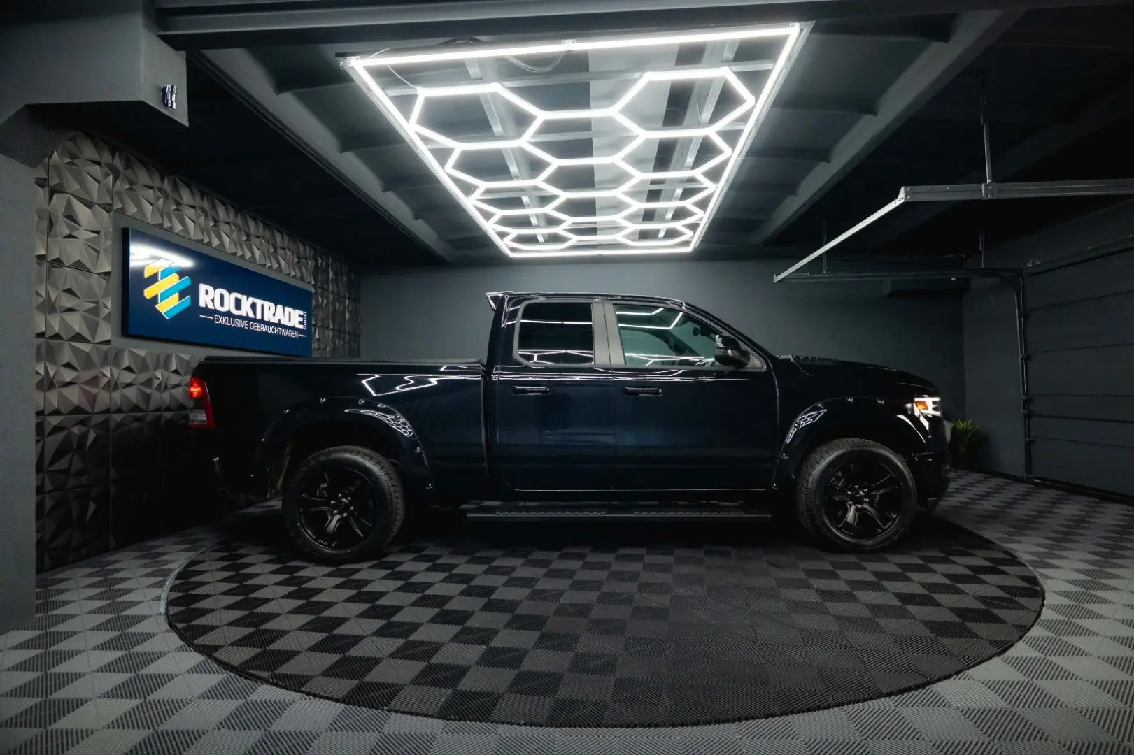 RAM 5.7 V8 HEMI 4x4 BLACK EDITION Longbed 19%