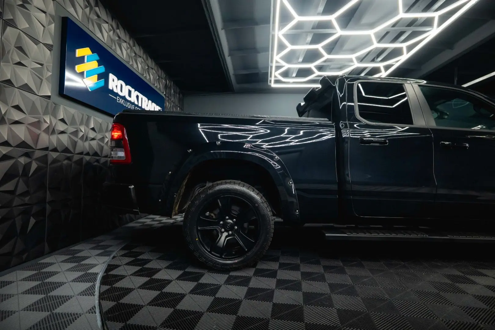 RAM 5.7 V8 HEMI 4x4 BLACK EDITION Longbed 19%