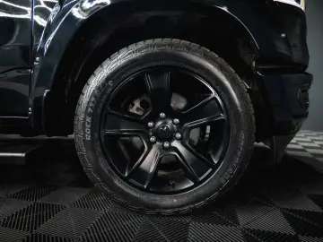 RAM 5.7 V8 HEMI 4x4 BLACK EDITION Longbed 19%