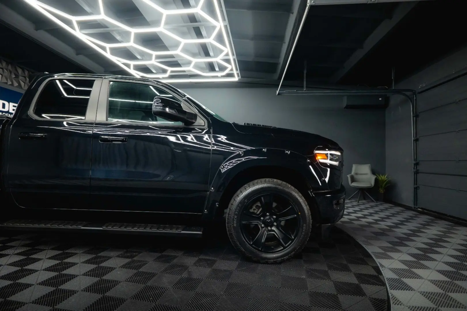 RAM 5.7 V8 HEMI 4x4 BLACK EDITION Longbed 19%