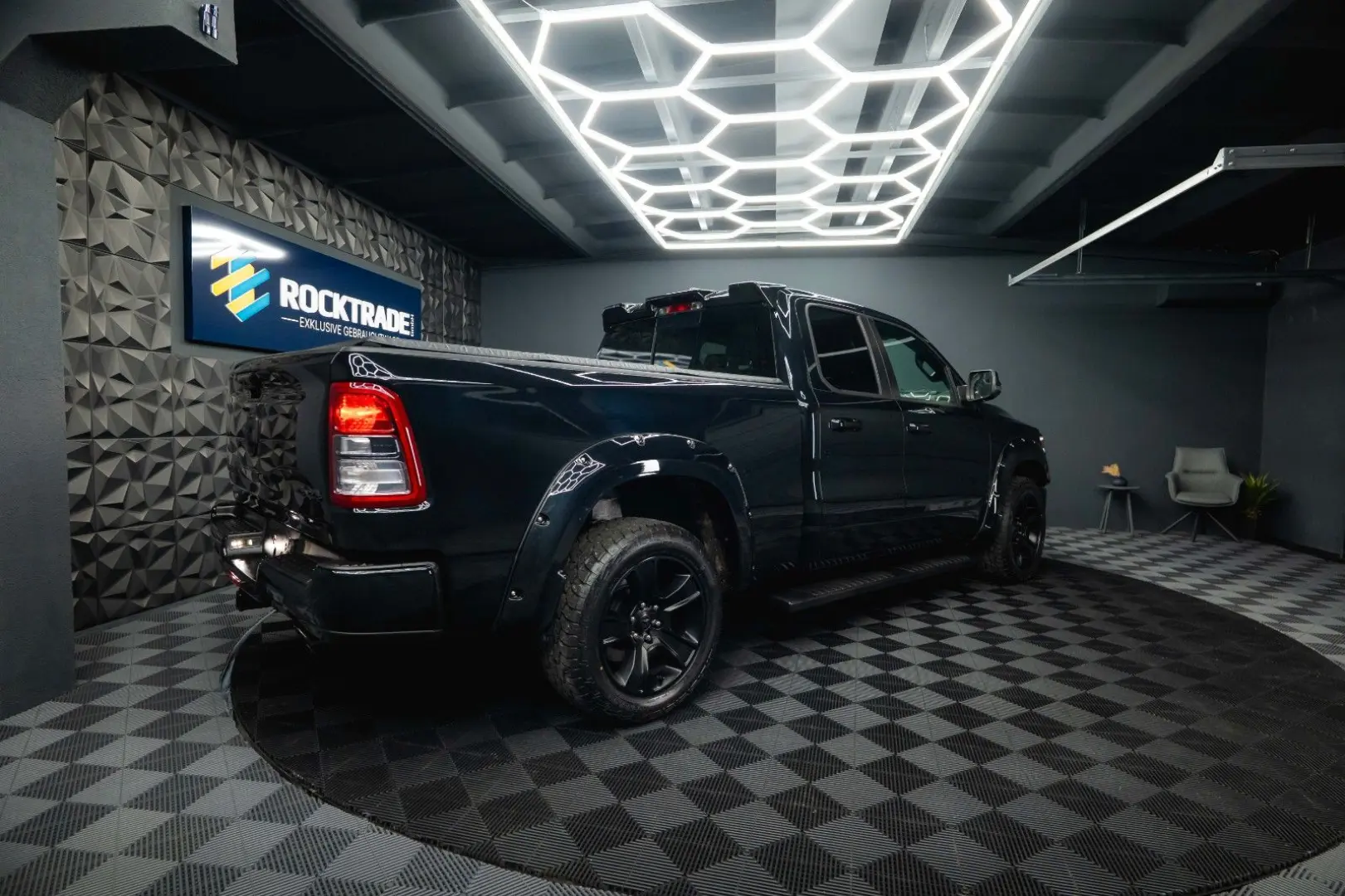 RAM 5.7 V8 HEMI 4x4 BLACK EDITION Longbed 19%