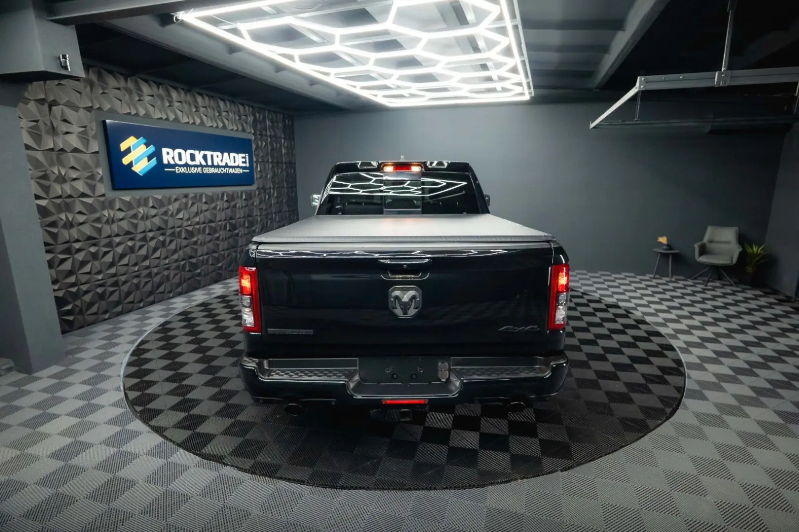 RAM 5.7 V8 HEMI 4x4 BLACK EDITION Longbed 19%