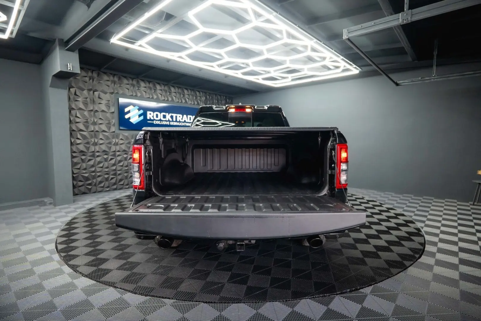 RAM 5.7 V8 HEMI 4x4 BLACK EDITION Longbed 19%