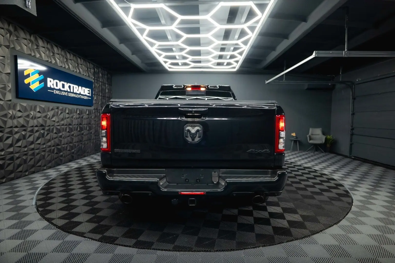 RAM 5.7 V8 HEMI 4x4 BLACK EDITION Longbed 19%