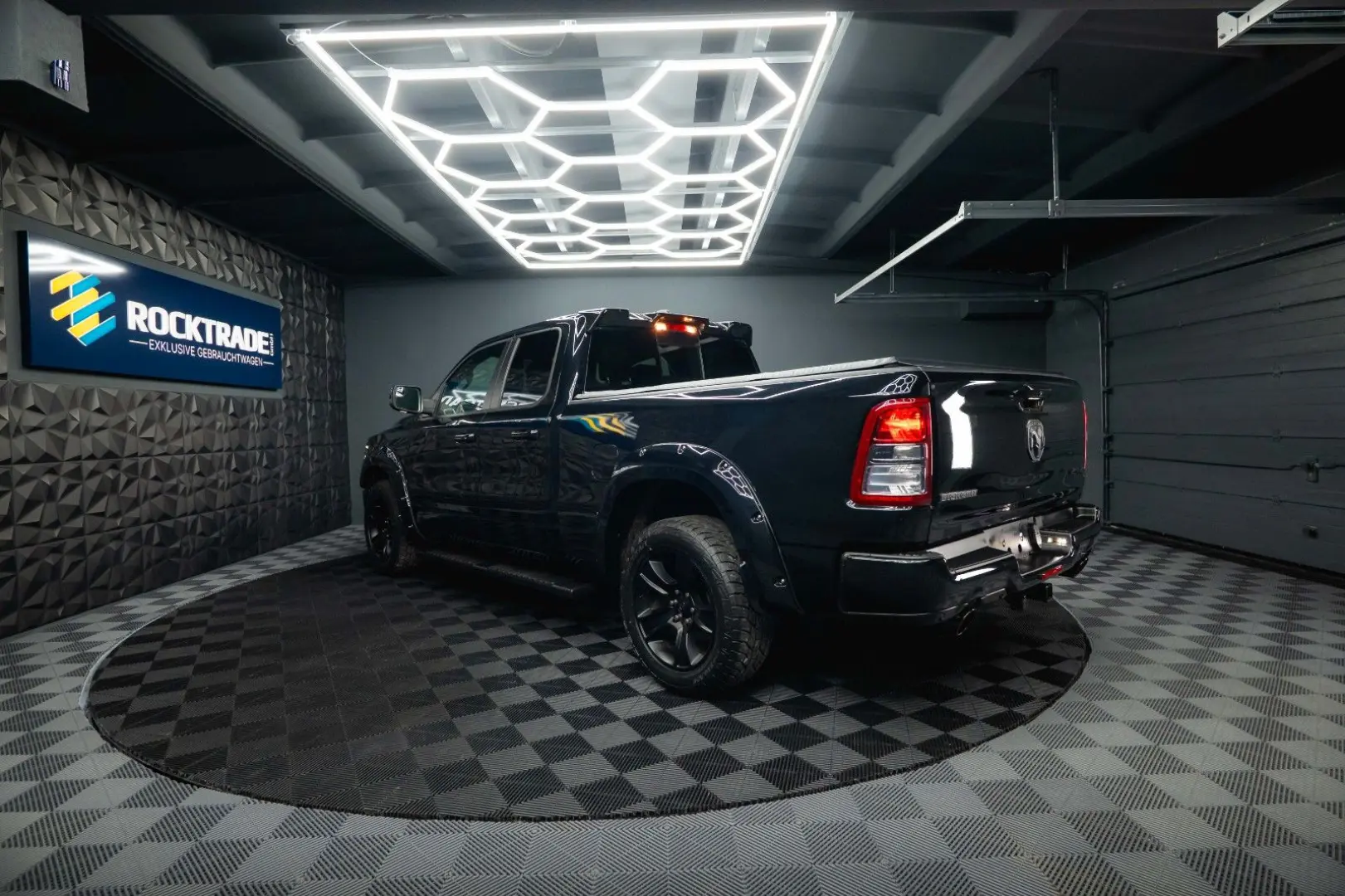 RAM 5.7 V8 HEMI 4x4 BLACK EDITION Longbed 19%