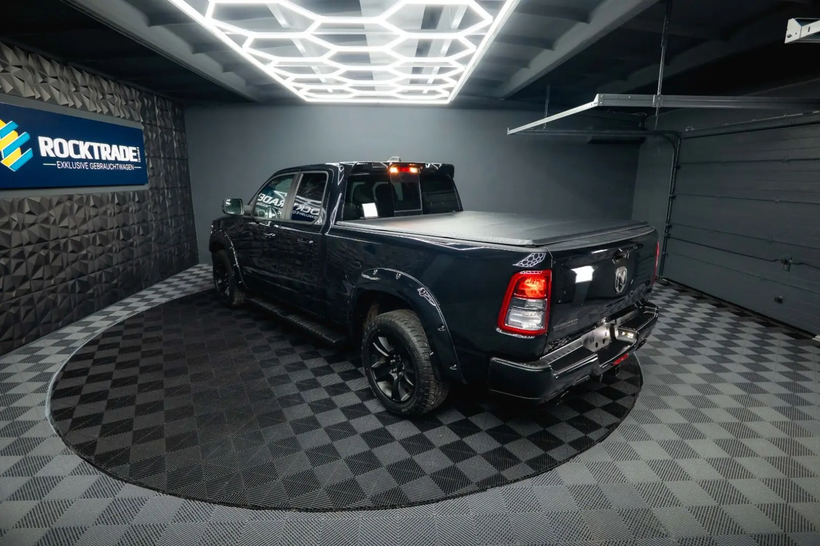 RAM 5.7 V8 HEMI 4x4 BLACK EDITION Longbed 19%