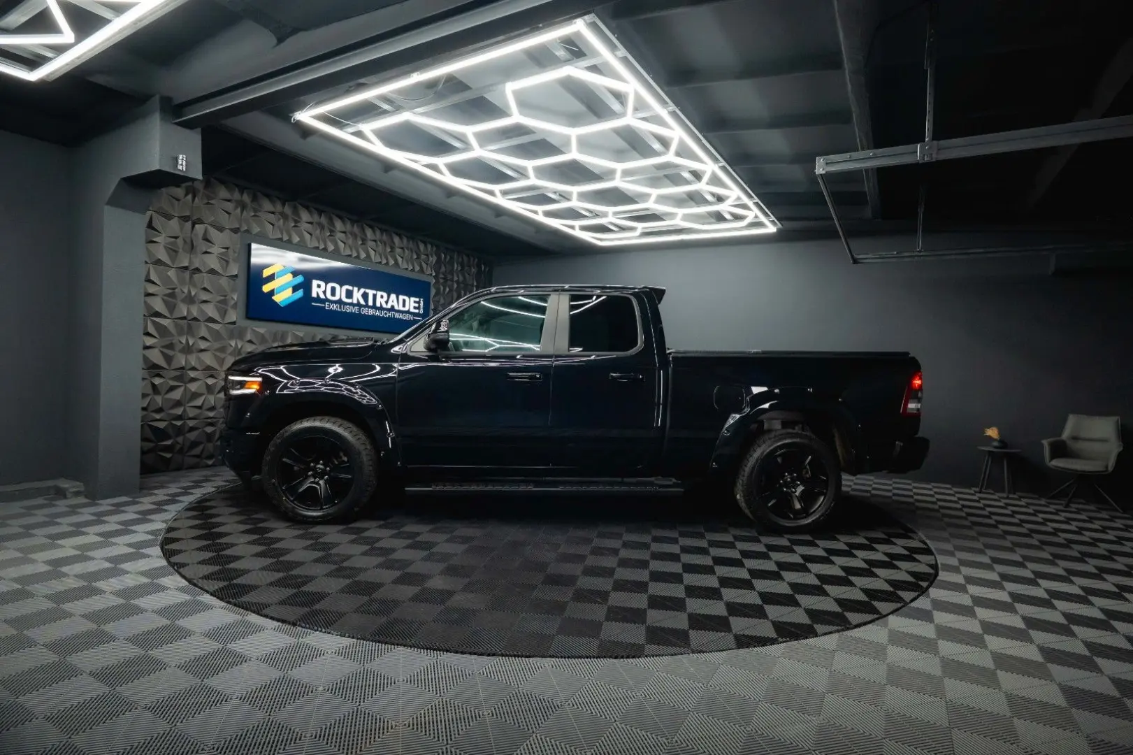 RAM 5.7 V8 HEMI 4x4 BLACK EDITION Longbed 19%