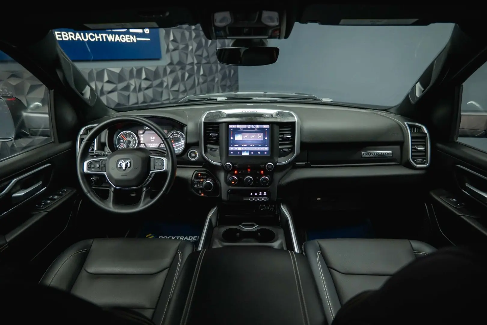 RAM 5.7 V8 HEMI 4x4 BLACK EDITION Longbed 19%