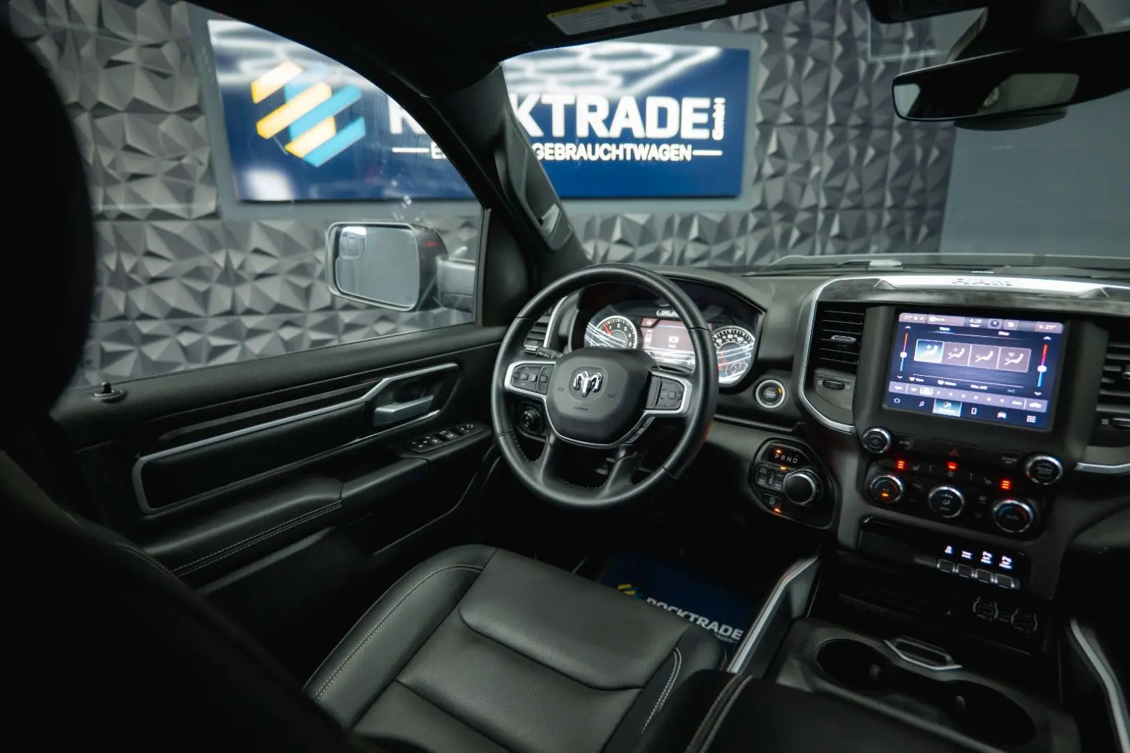 RAM 5.7 V8 HEMI 4x4 BLACK EDITION Longbed 19%