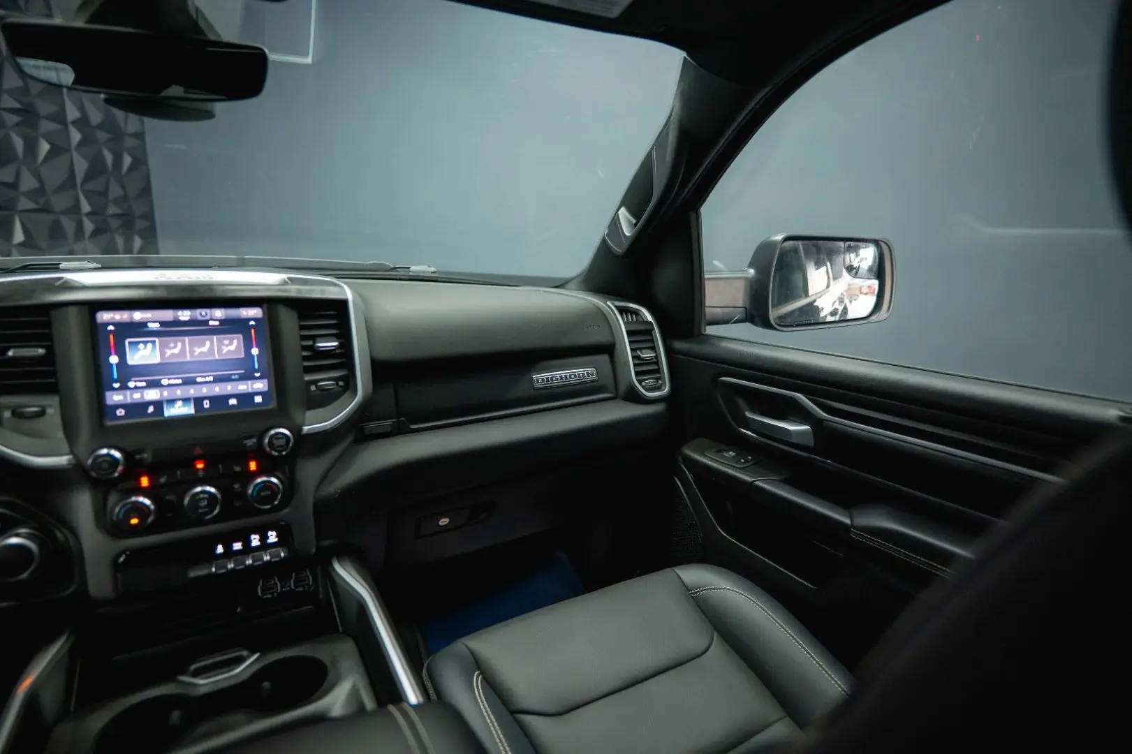 RAM 5.7 V8 HEMI 4x4 BLACK EDITION Longbed 19%