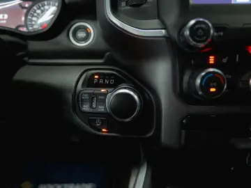 RAM 5.7 V8 HEMI 4x4 BLACK EDITION Longbed 19%