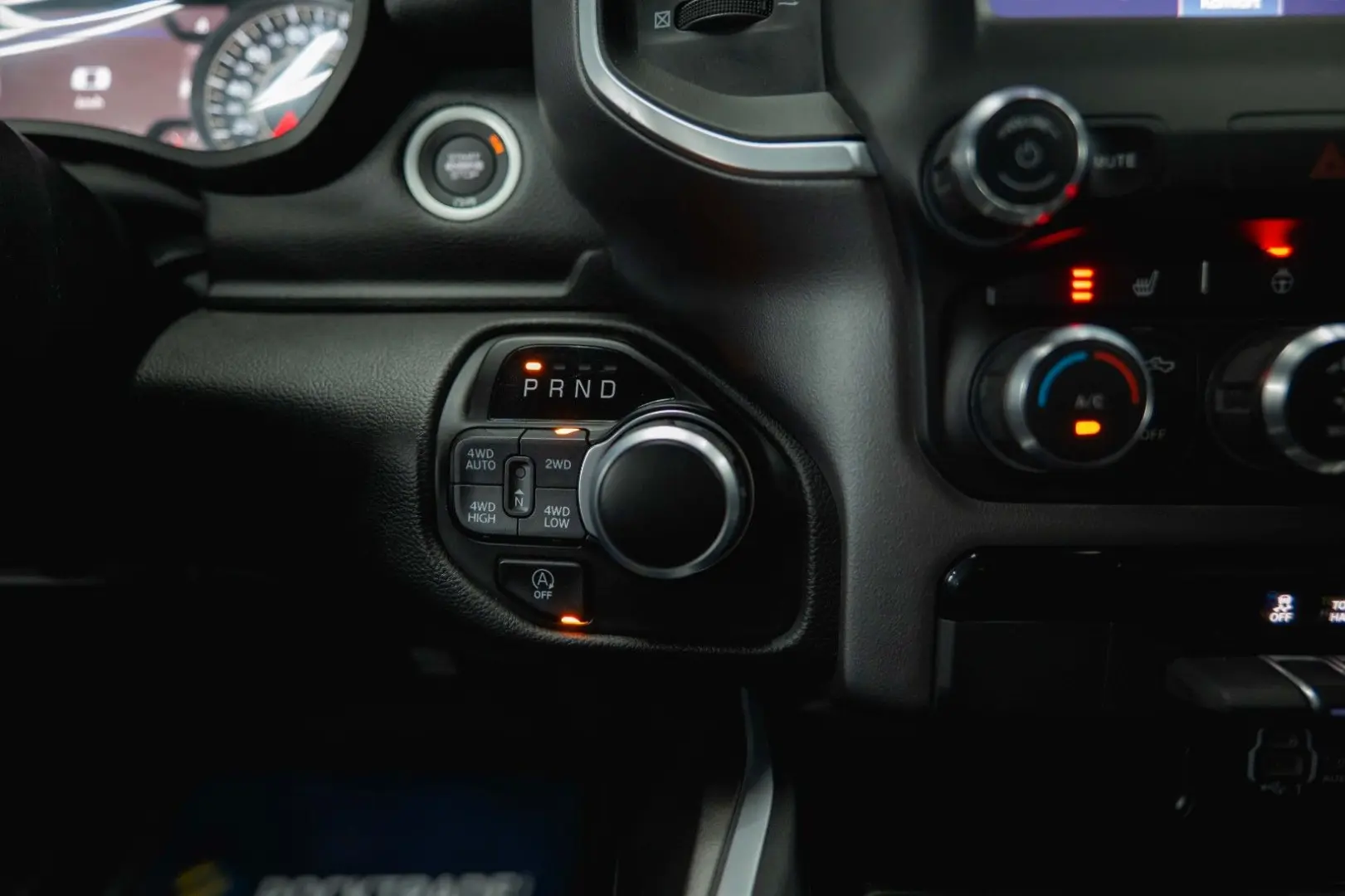 RAM 5.7 V8 HEMI 4x4 BLACK EDITION Longbed 19%