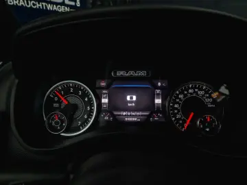 RAM 5.7 V8 HEMI 4x4 BLACK EDITION Longbed 19%