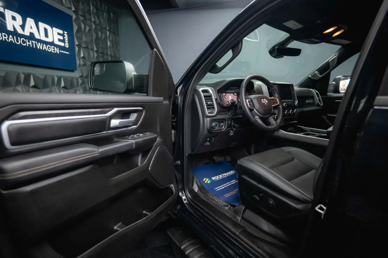 RAM 5.7 V8 HEMI 4x4 BLACK EDITION Longbed 19%